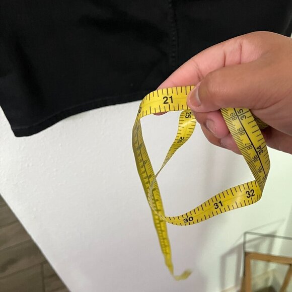 Torrid Denim Mini Skirt Black Figure Hugging Zip Fly Distressing Tones Size 2 - Picture 6 of 8